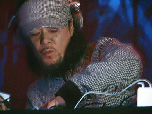 DJ KRUSH(2007年、バンクーバーでのライブ)