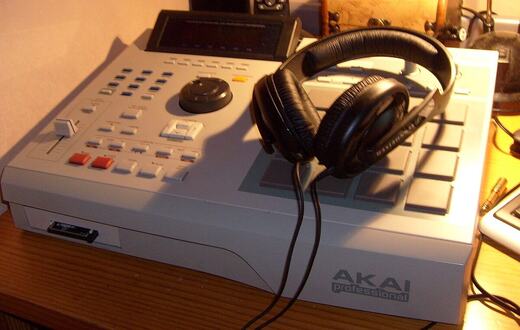 アカイ MPC2000XL(サンプラー/シーケンサー)