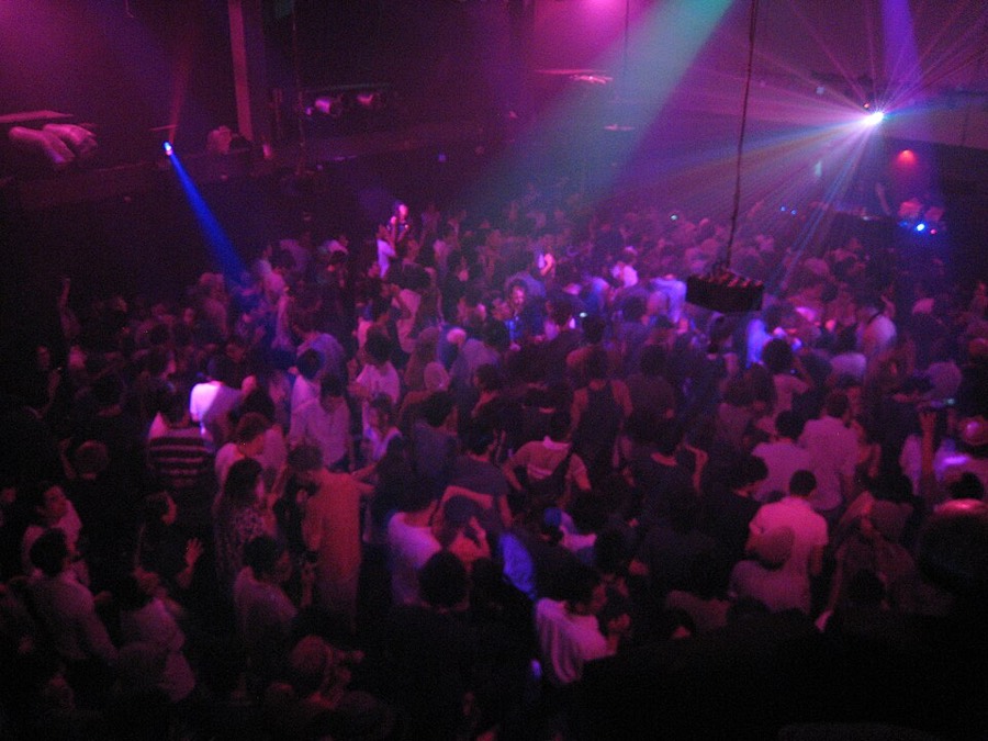 日本のクラブ。ageHa(新木場)やWOMB(渋谷)が国際的に知られる。