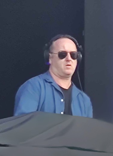 サシャ&ジョン・ディグウィード(2025年撮影)